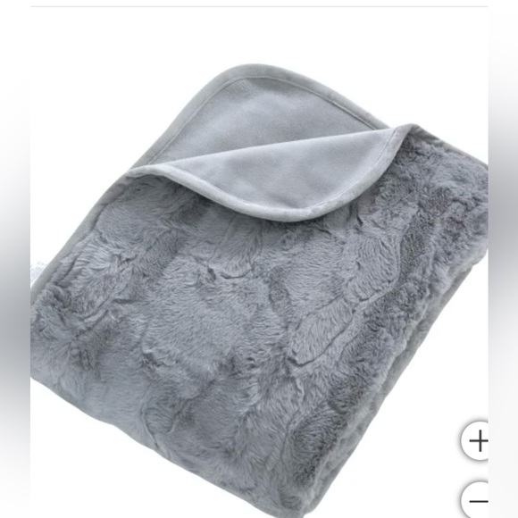 Brentwood Originals Oversized Waterproof Pet Blanket and Furniture - Picture 3 of 5